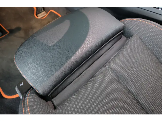 BMW 1 Serie 118i Executive Edition 2020 Benzine 27