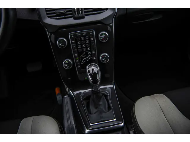 Volvo V40 Cross Country 1.5 T3 Momentum 2016 Benzine 17