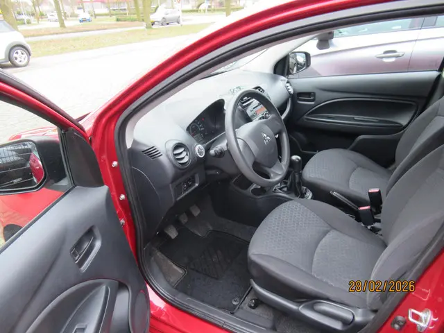 Mitsubishi Space Star 1.0 Entry 2015 Benzine 2