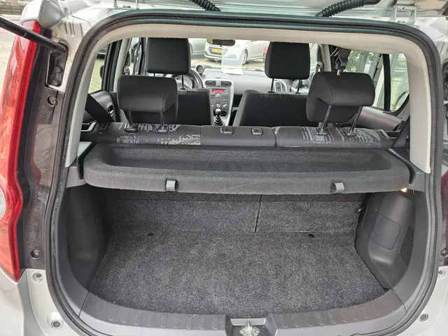 Opel Agila 1.2 Edition,nette auto,lage km 2013 Benzine 8