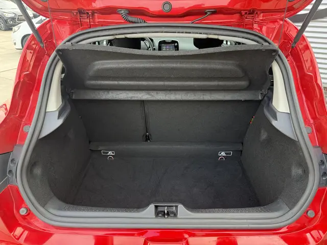 Renault Clio 0.9 TCe Limited 2018 Benzine 28