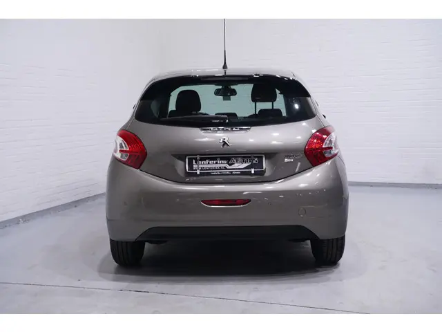 Peugeot 208 1.4 e-HDi Active 2013 Diesel 6