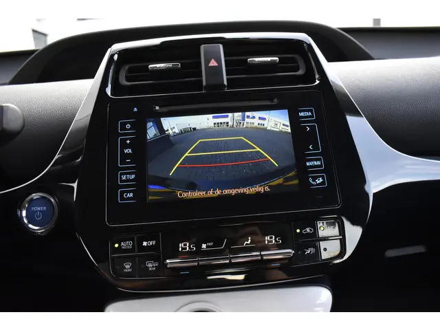 Toyota Prius 1.8 Black Edition 2018 Hybride Benzine 11