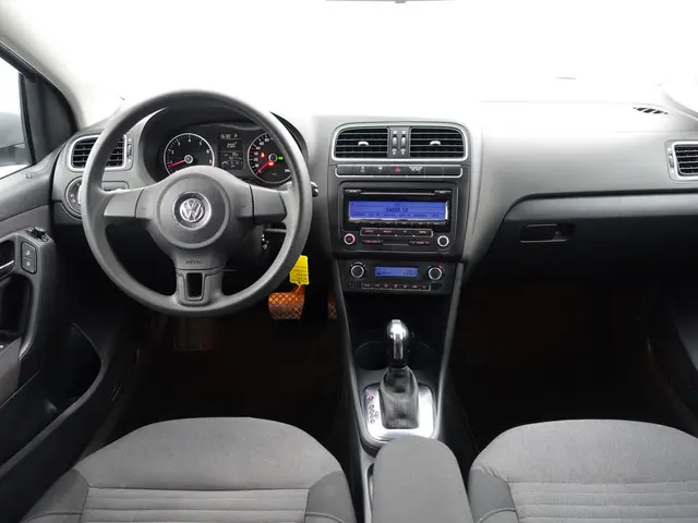 Volkswagen Polo 1.4-16V Highline Aut- 2012 Benzine 7