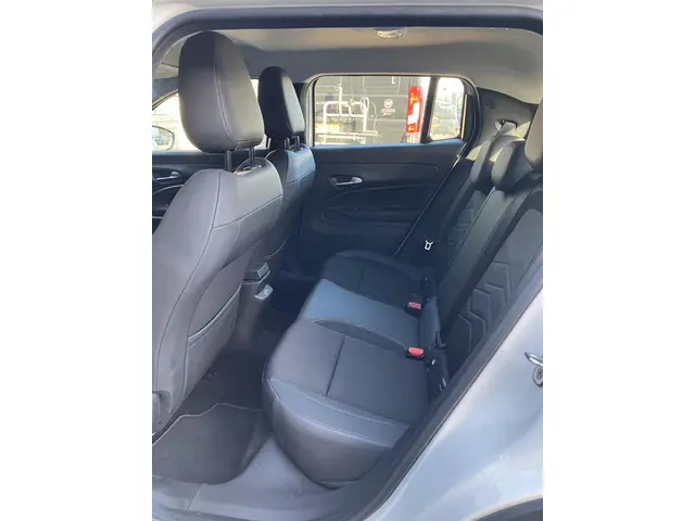 Jeep Avenger 1.2T 100 ALTITUDE 2024 Benzine 20