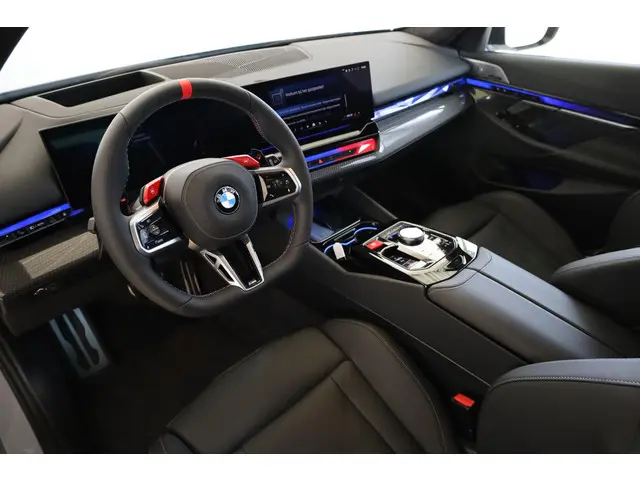 BMW M5 Touring 2025 Hybride Benzine 7