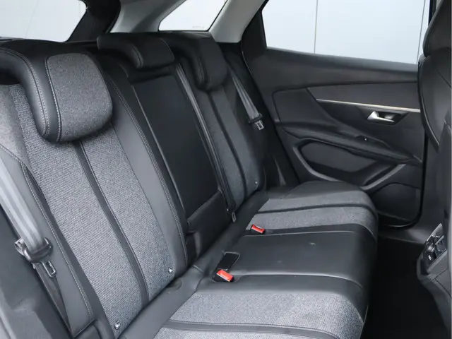Peugeot 3008 1.2 PureTech Allure 2019 Benzine 23