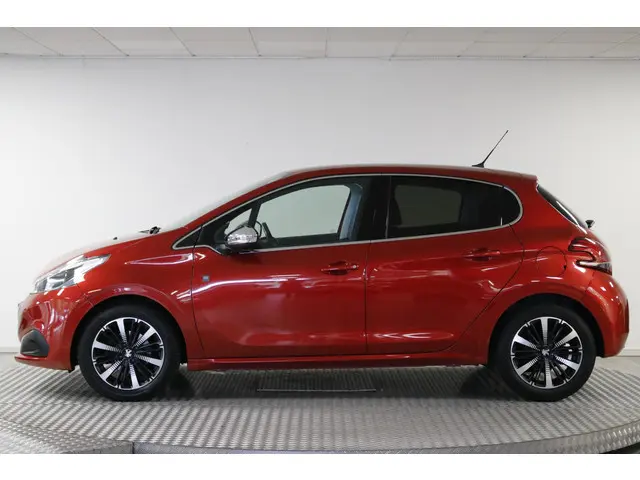 Peugeot 208 1.2 PureTech Tech Edition 110 PK. 2019 Benzine 8