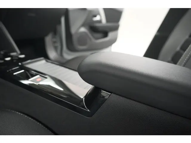 Citroën C4 Hybrid 136 e-DCS6 Max 2025 Hybride Benzine 35