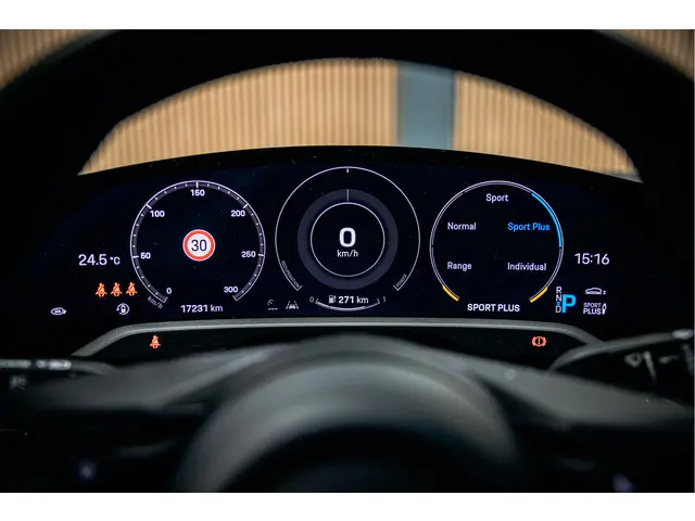 Porsche Taycan Performance 84 kWh 2023 Elektrisch 29