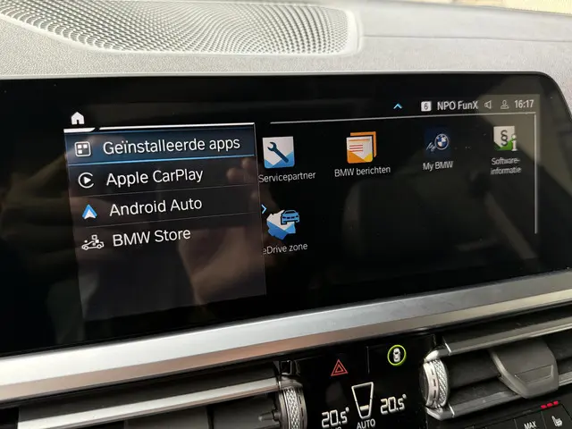 BMW 3 Serie Touring 330e xDrive 2022 Hybride Benzine 27