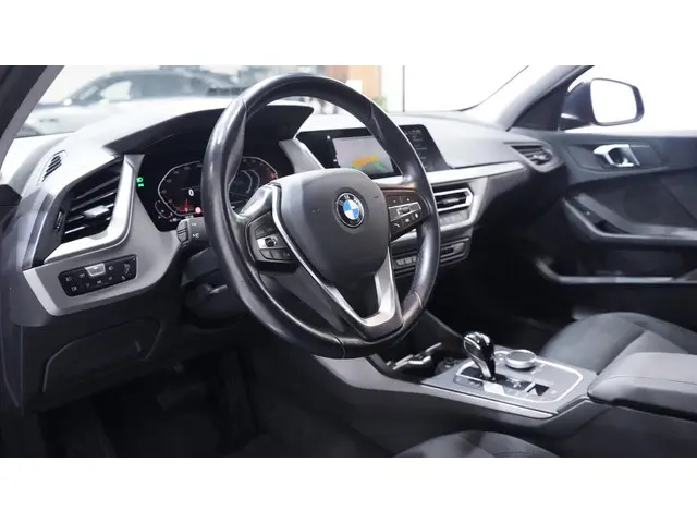 BMW 1 Serie 118i Advantage 2022 Benzine 36