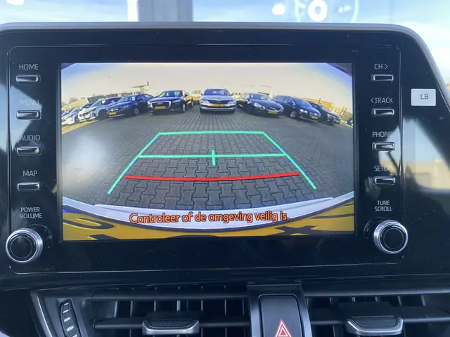 Toyota C-HR 1.8 Hybrid Active 2023 Hybride Benzine 24