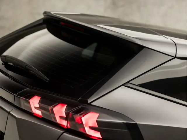 Peugeot 2008 1.2 PureTech Sport 2021 Benzine 27