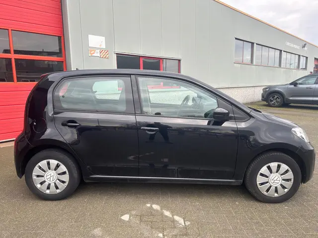 Volkswagen up! 1.0 2021 Benzine 8