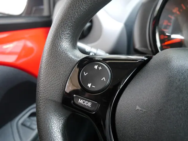 Peugeot 108 1.0 e-VTi Active 2021 Benzine 18