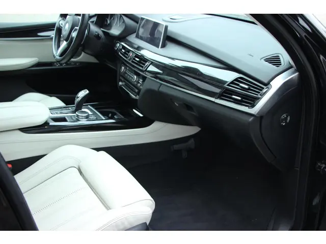 BMW X5 xDrive35i High Executive 2016 Benzine 10