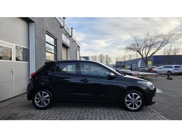 Hyundai i20 1.4i Yes! 2016 Benzine 7