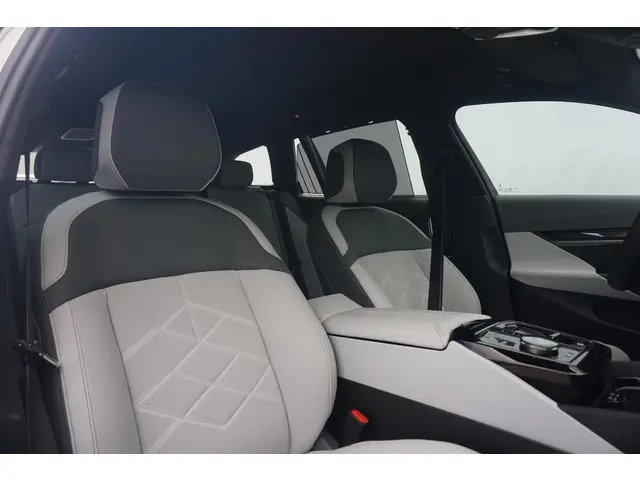 BMW 5 Serie Touring 550e xDrive 2026 Hybride Benzine 8