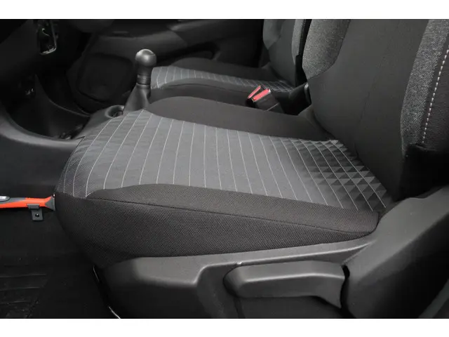 Peugeot 108 1.0 e-VTi Active 2021 Benzine 8