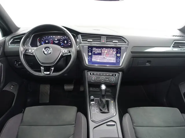 Volkswagen Tiguan Allspace 1.5 TSI R-line+ Aut- 2020 Benzine 8