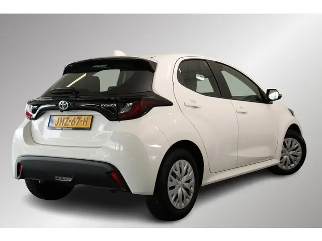Toyota Yaris 1.5 Hybrid Active, 2022 Hybride Benzine 2
