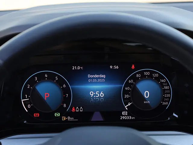 Volkswagen Golf 1.5 eTSI Life 2022 Benzine 10