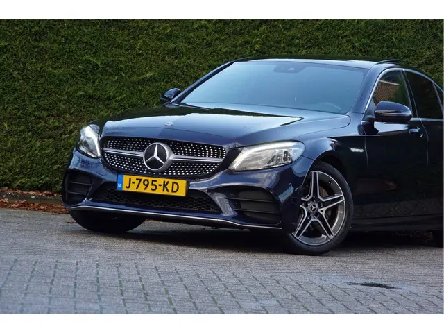 Mercedes-Benz C-Klasse C 180 AMG line 2020 Benzine 37