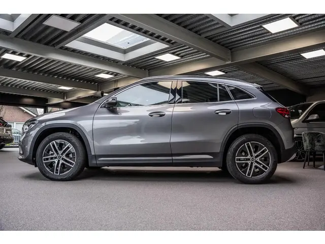 Mercedes-Benz GLA 250 e Luxury Line 2023 Hybride Benzine 4