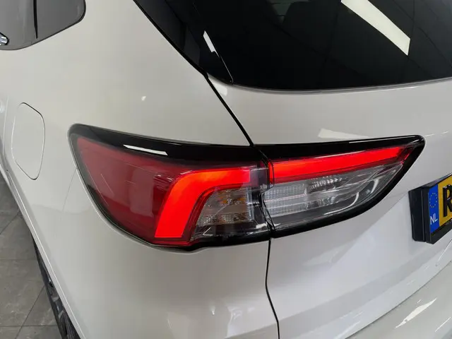 Ford Kuga 2.5 PHEV ST-Line X 2021 Hybride Benzine 34