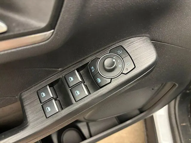 Ford Kuga 2.5 PHEV Titanium 2023 Hybride Benzine 12