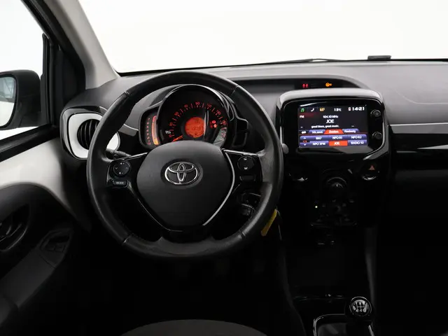 Toyota Aygo 1.0 VVT-i X-PLAY 5-DEURS 2015 Benzine 3
