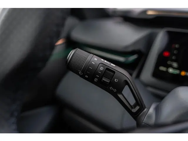 Lynk & Co 08 1.5 More 2025 Hybride Benzine 43