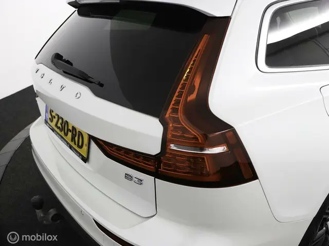 Volvo V60 2.0 B3 Essential| Camera | Trekhaak 2023 Benzine 37