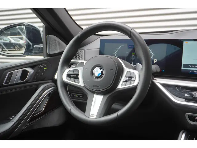 BMW X6 xDrive40i 2025 Benzine 22