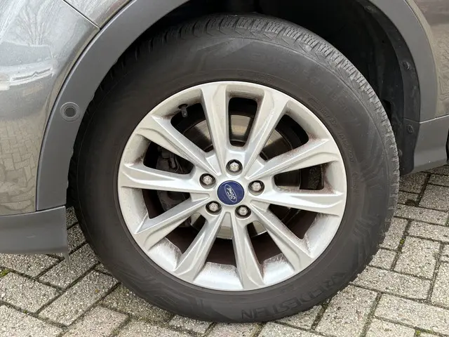 Ford Kuga 1.5 Titanium 2015 Benzine 33