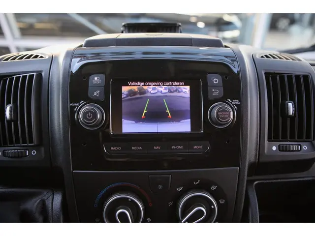 Peugeot Boxer 333 2.2 HDI L2H2 Pre 2020 Diesel 17