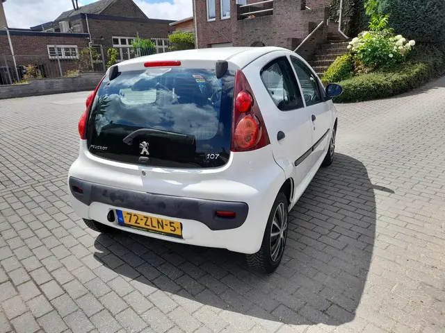 Peugeot 107 1.0 Access Accent 2013 Benzine 7
