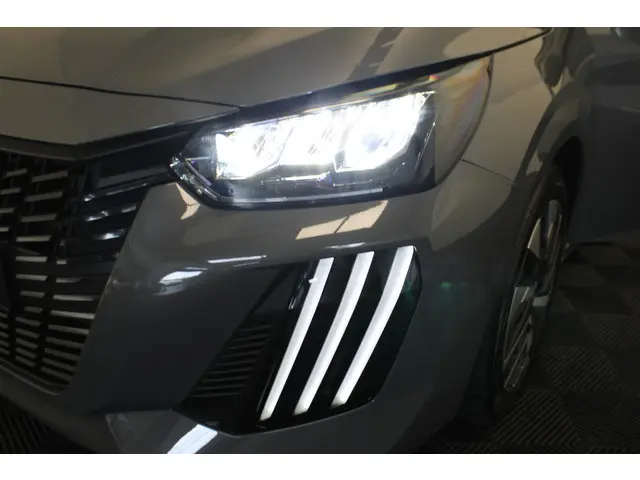 Peugeot 208 1.2 PureTech 75 Active 2024 Benzine 19