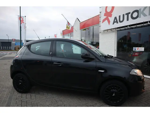 Lancia Ypsilon 0.9 TwinAir ELEFANTINO PLUS 2015 Benzine 9