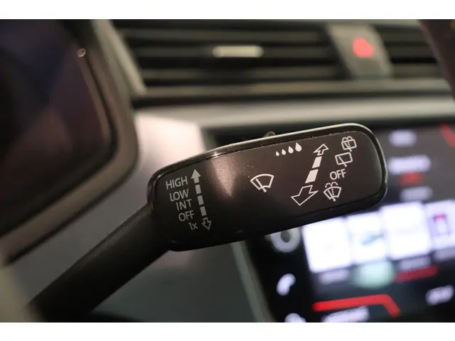 SEAT Arona 1.0 TSI Style Business Intense 2019 Benzine 30