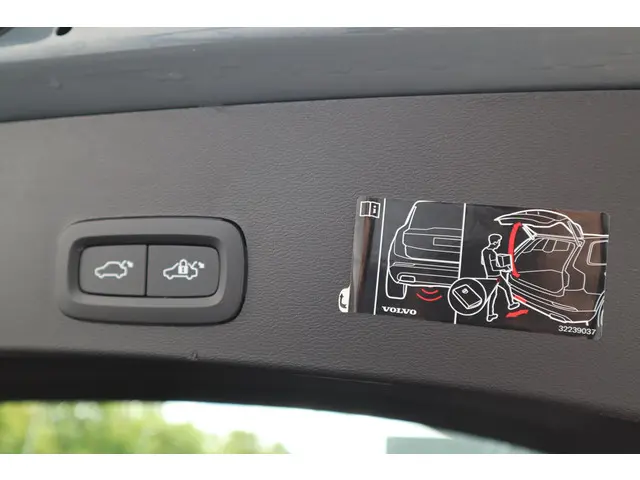 Volvo XC40 2.0 B4 Momentum Business 2022 Benzine 30