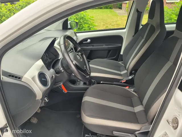 Volkswagen up! 1.0 BMT high up! clima,lm. 2019 Benzine 10