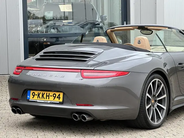 Porsche 911 Cabrio 3.4 Carrera 4 2013 Benzine 41