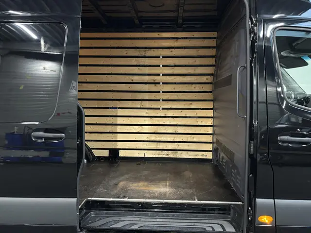 Mercedes-Benz Sprinter 315 1.9 CDI L2H2 2024 Diesel 13