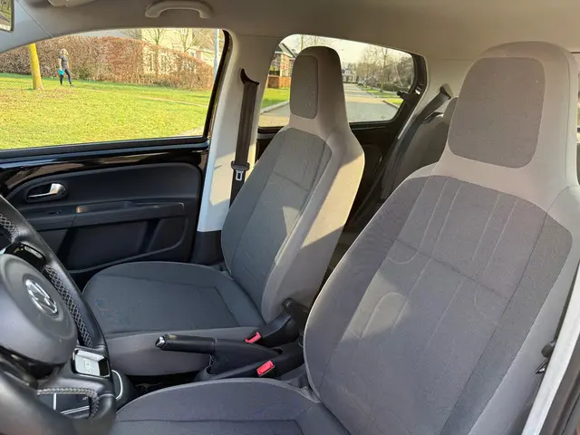 Volkswagen up! 1.0 cross up! BlueMotion 2015 Benzine 11