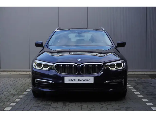 BMW 5 Serie Touring 520i 2018 Benzine 3