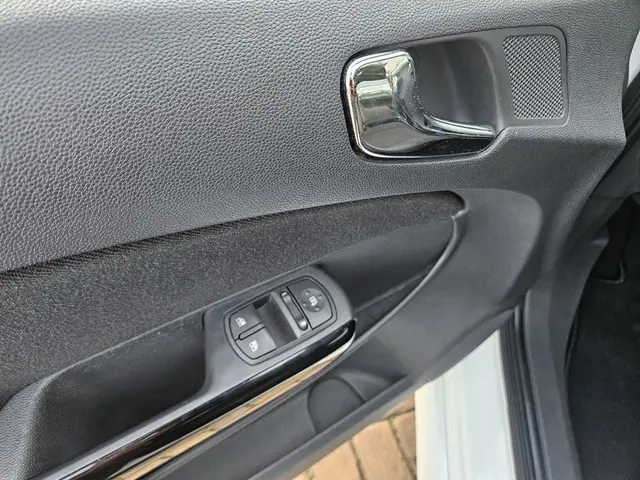 Opel Corsa 1.4-16V Opc-Line,Sport 2014 Benzine 18