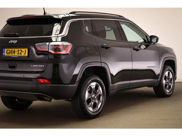 Jeep Compass 1.4 MultiAir Limited 4x4 2017 Benzine 24
