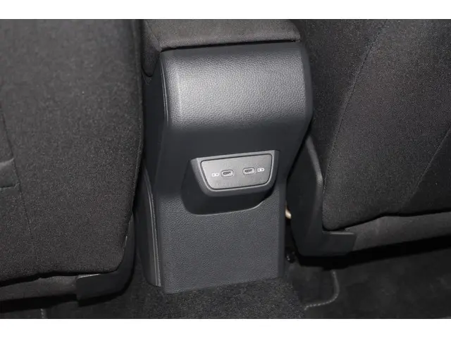 Volkswagen Taigo 1.5 TSI R-Line Business 2024 Benzine 33